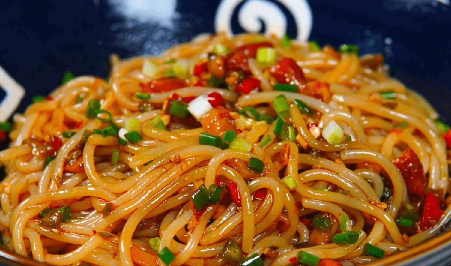 易仔生活:在家自己制作拌凉粉,酸爽麻辣,能吃两碗!