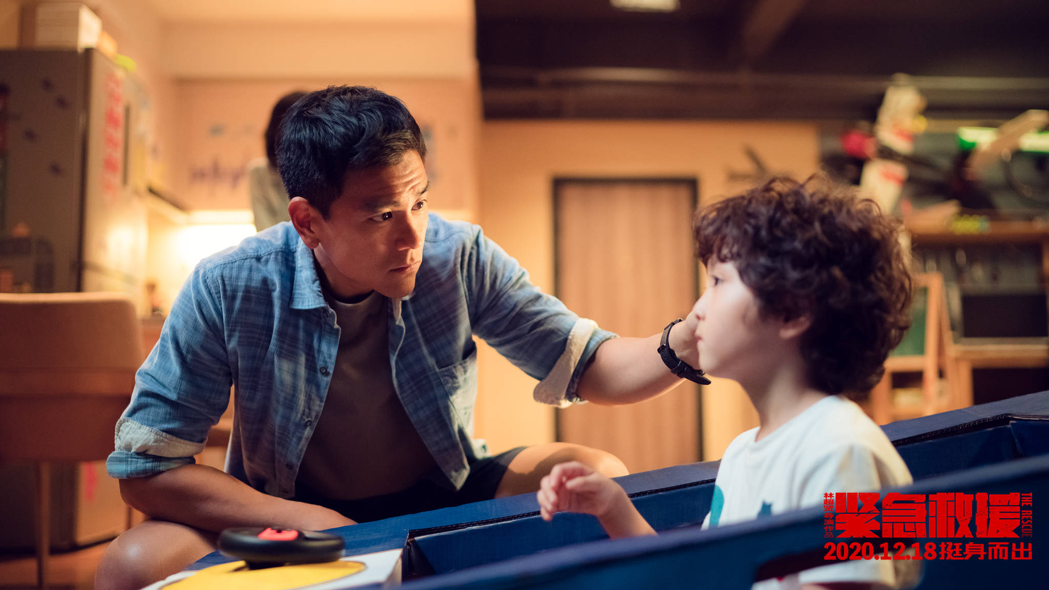 彭于晏在即将于12月18日公映的海上救援题材电影《紧急救援》中饰演