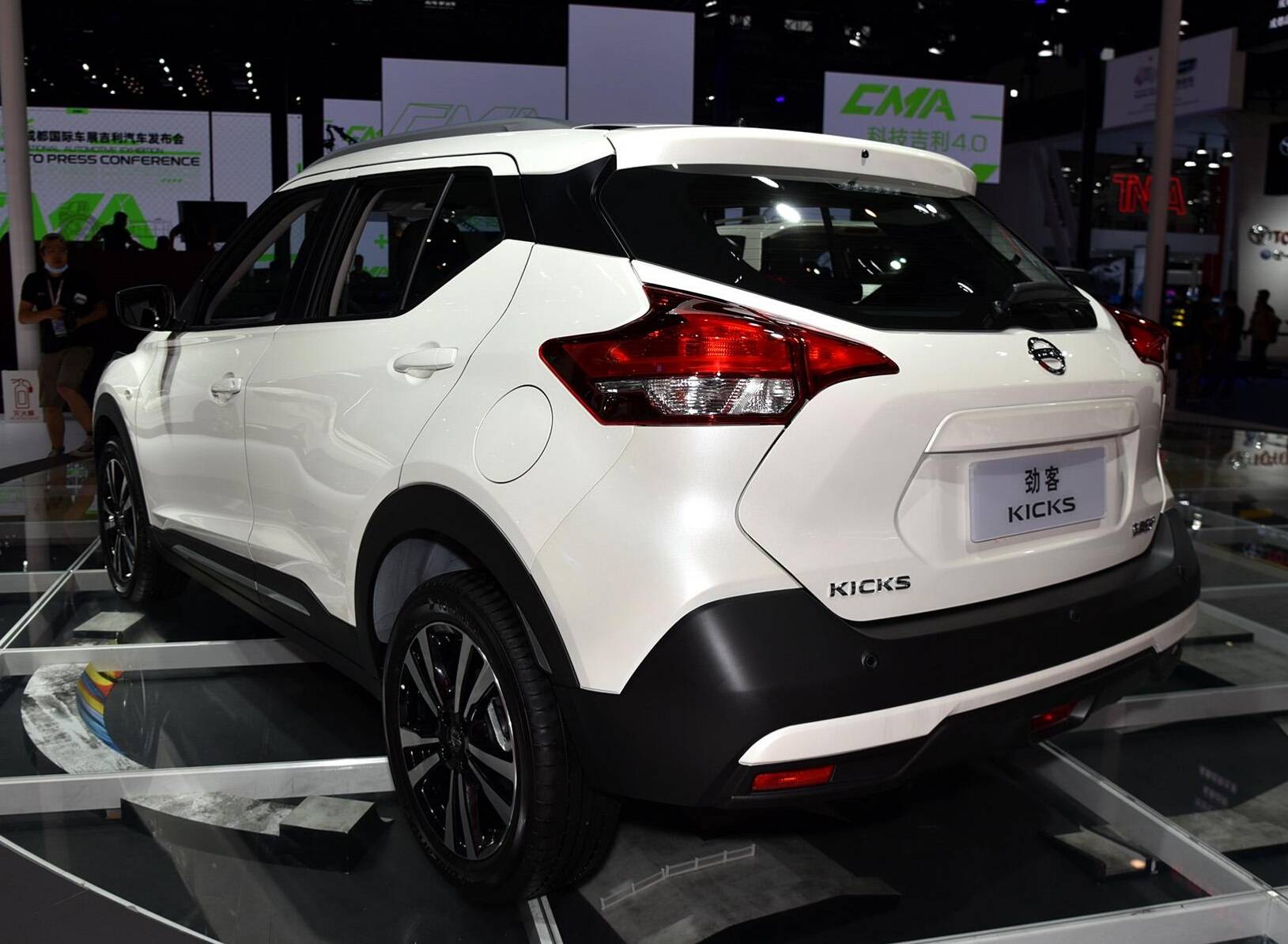 全新日产劲客实车曝光12t动力cvt油耗6升比本田缤智帅气