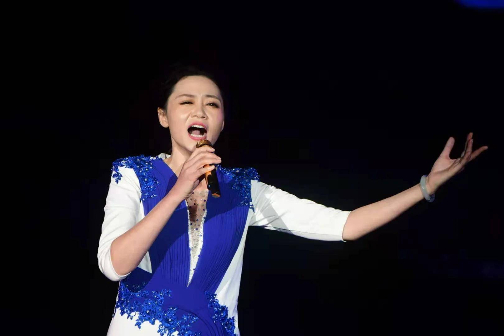 庆祝深圳经济特区建立四十周年/深圳优秀歌唱家音乐会隆重举行