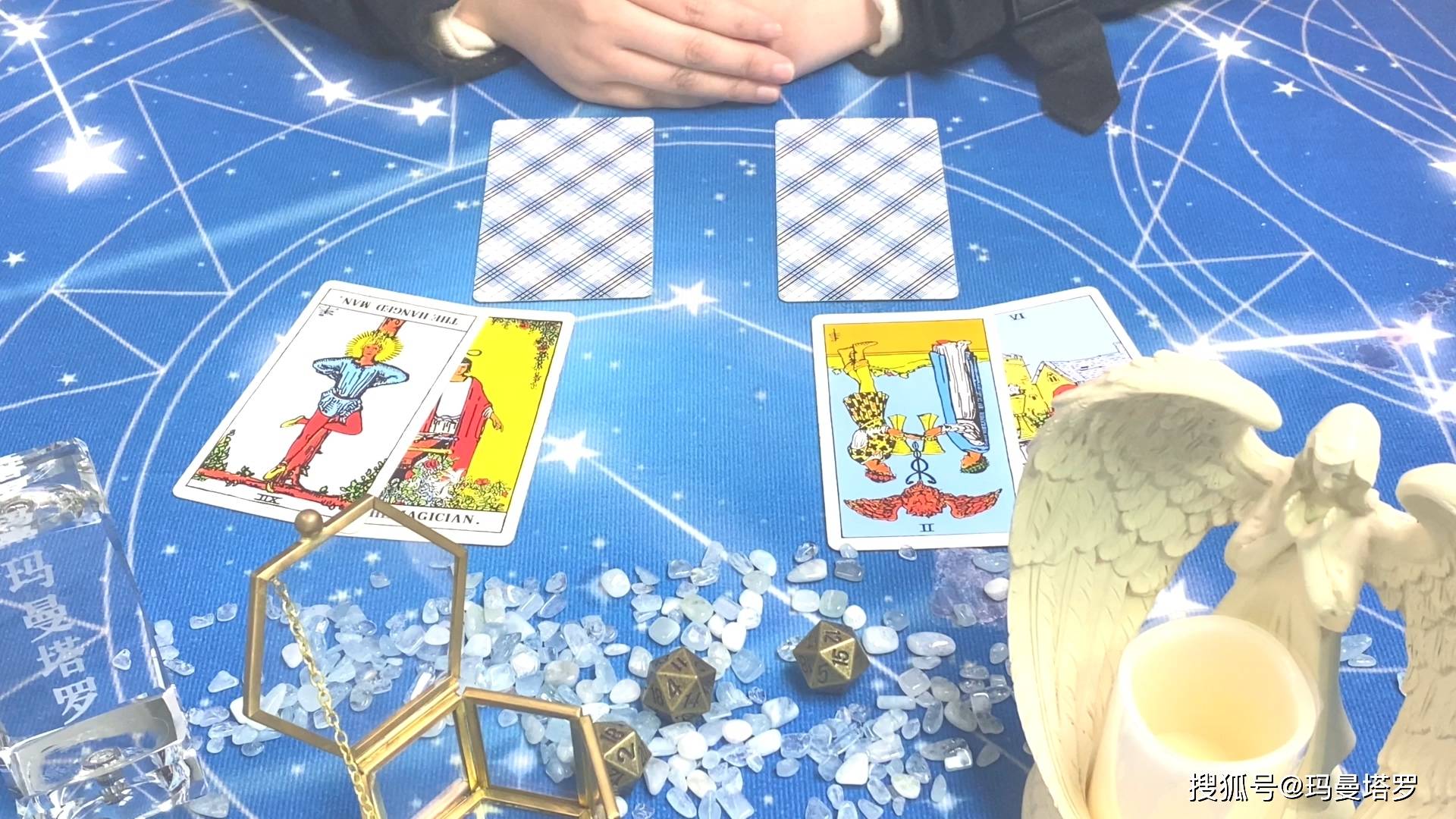 第二组牌出现的是 魔术师逆位 吊人正位