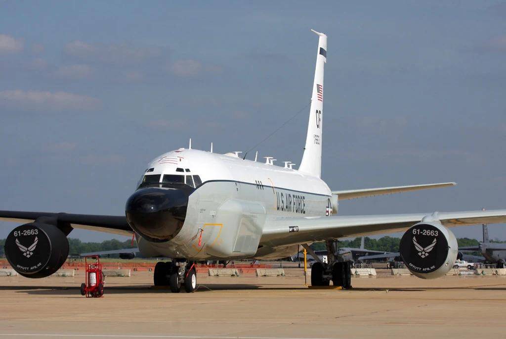 因此在俄罗斯展开导弹试射的阶段,美国空军的rc-135s导弹观测侦察机就