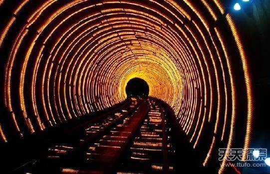 竟然有这些的神秘隧道：穿过后时间倒退一小时是真的吗？