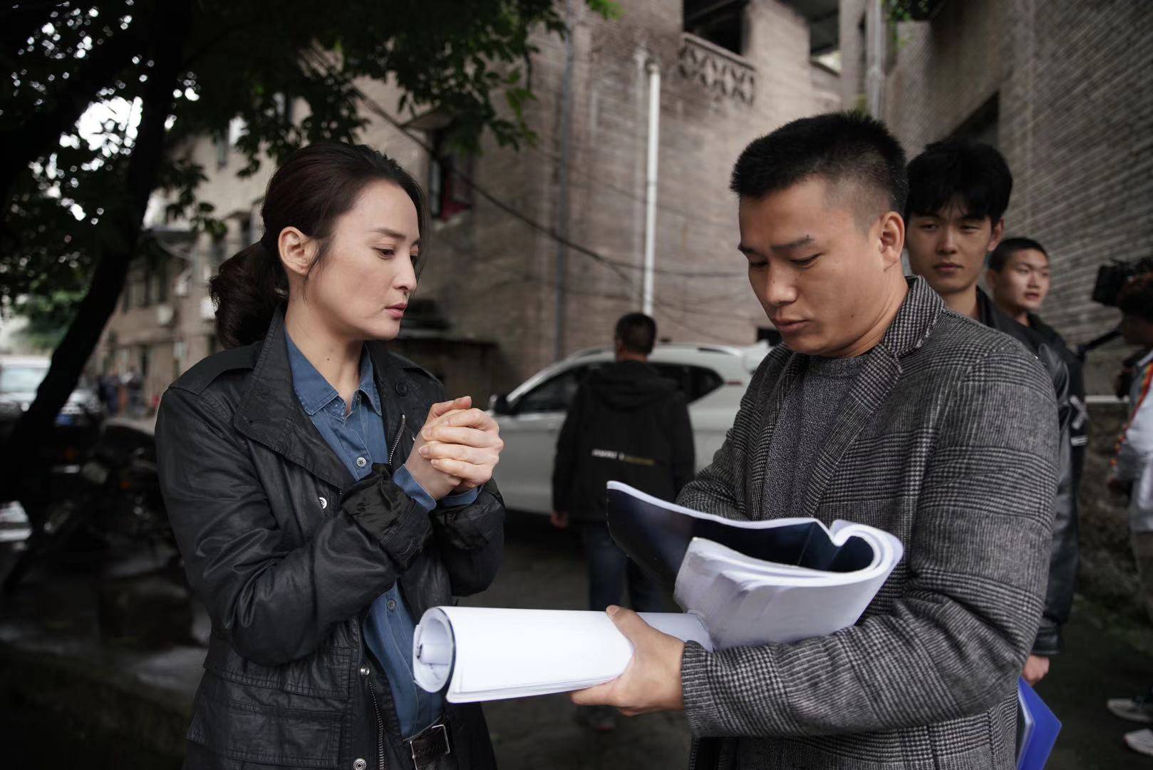 蒋勤勤回归之作全网热议真女性视角刑侦剧迷雾追踪突出重围