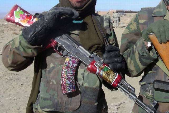 世界最坑的枪械第1经常误伤队友第2威力比烧火棍还弱