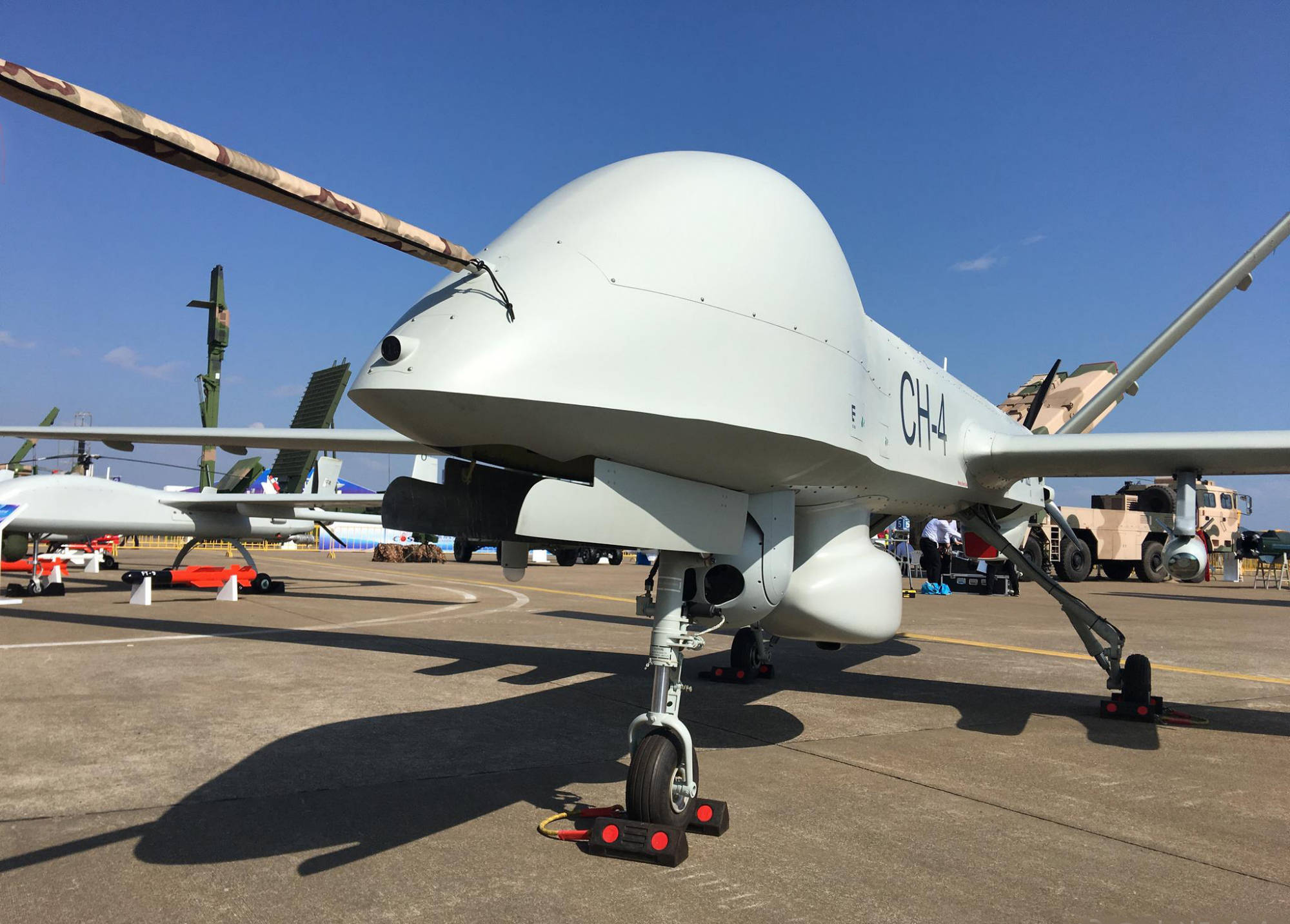 中国彩虹4堪称无人机界的ak47翼展比全球鹰与波音737还要大