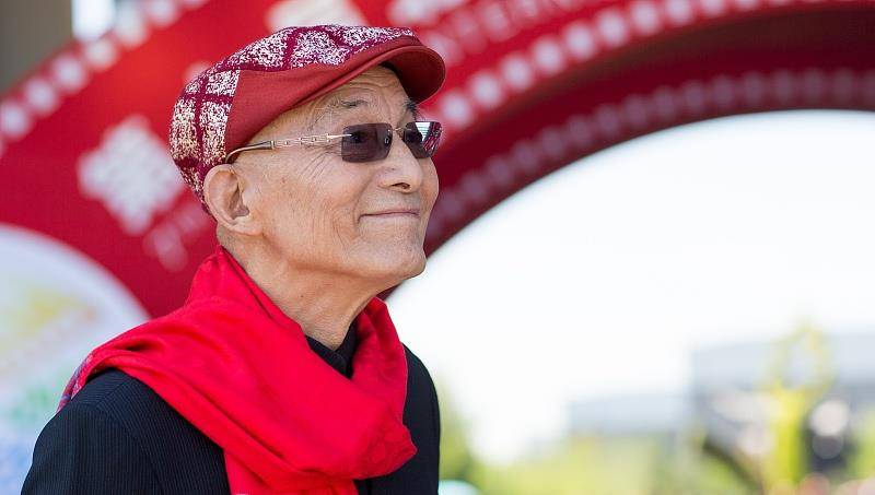 "活佛济公"游本昌:52岁爆红,73岁赔光家产,如今变身网红_手机搜狐网