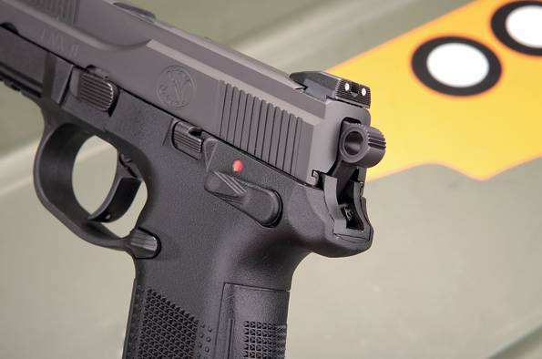 cop357德林加手枪是没有弹匣供弹的,是把子弹直接装进枪管中,每一根