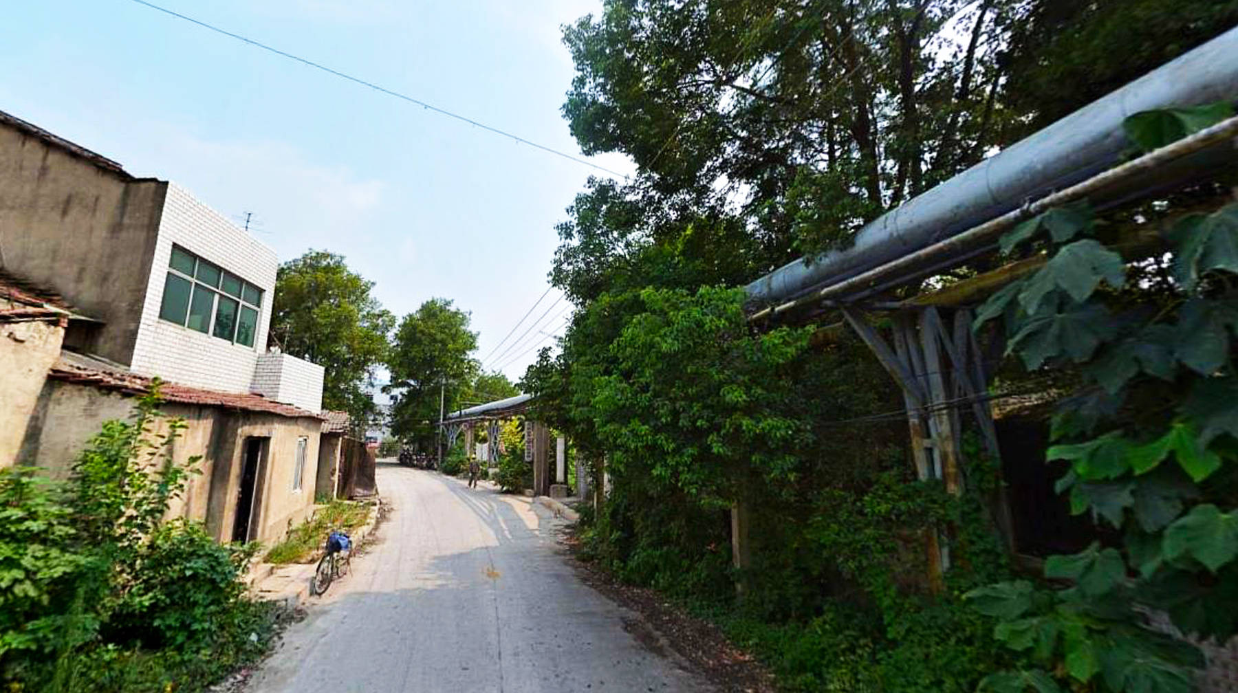 路过武汉城区最僻静旧工厂:建在远郊小路上,老厂房充满怀旧风格