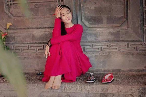 杨丽萍3000万"月亮宫"被查封,外表光鲜亮丽,里面"肮脏不堪"