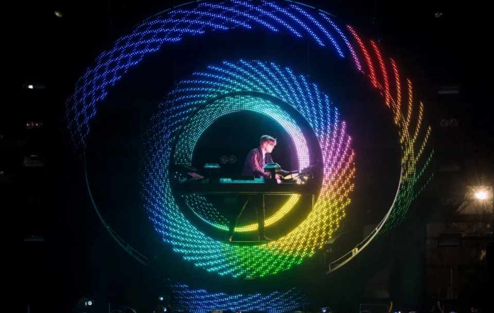 舞美云仓不可错过的舞台设计让我们一起云蹦迪