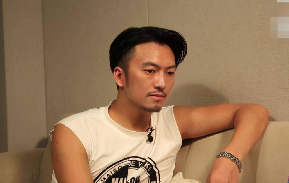 曾是"最帅快递员",为变成谢霆锋花百万整容,如今他后悔了吗?_易波