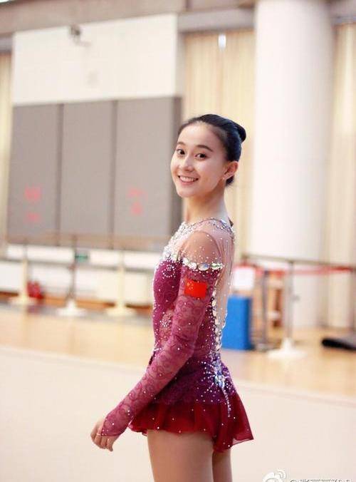体操女神张豆豆比赛照,身材苗条,要啥有啥,服装太开放引人关注_手机