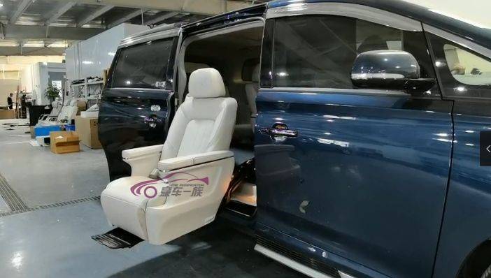 体验传祺gm8加装福祉座椅旋转升降座椅效果展示