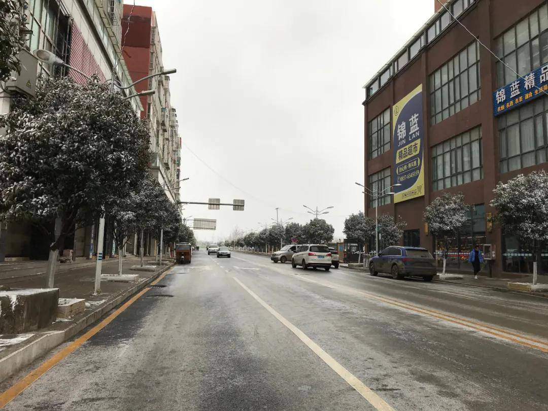 威宁新老城区不同的两个天雪花也喜新厌旧