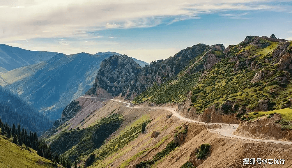 新疆独库公路，一条拥有世界顶级风光的南北疆穿越之路