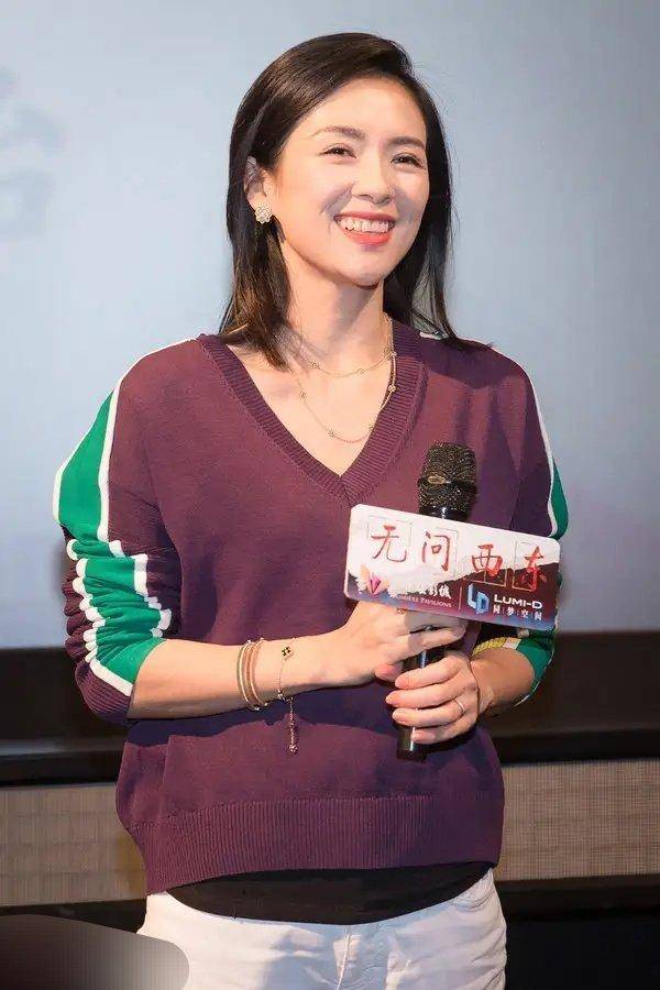 原创章子怡也太显嫩了锁骨发年轻又秀气哪像生过孩子的人