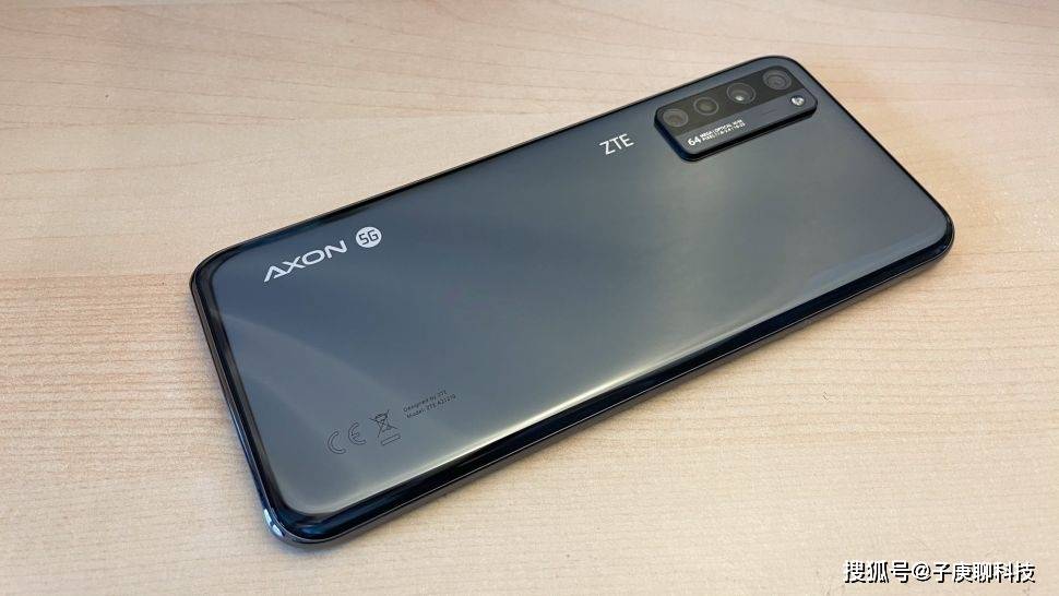 中兴axon205g首款带有显示屏摄像头的手机网友国产机威武