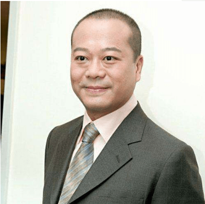 1998年,因娶"赌王孙女"被观众嘲讽"被包养"的欧阳震华,如今怎样了