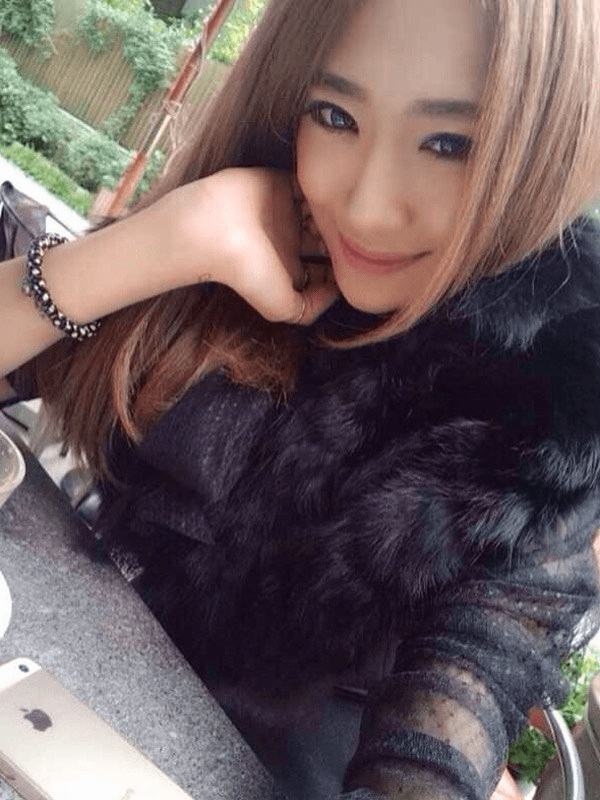 宫小萌出生于1989年,她和李建滨的年龄一样大,而且都是山东的老乡,其