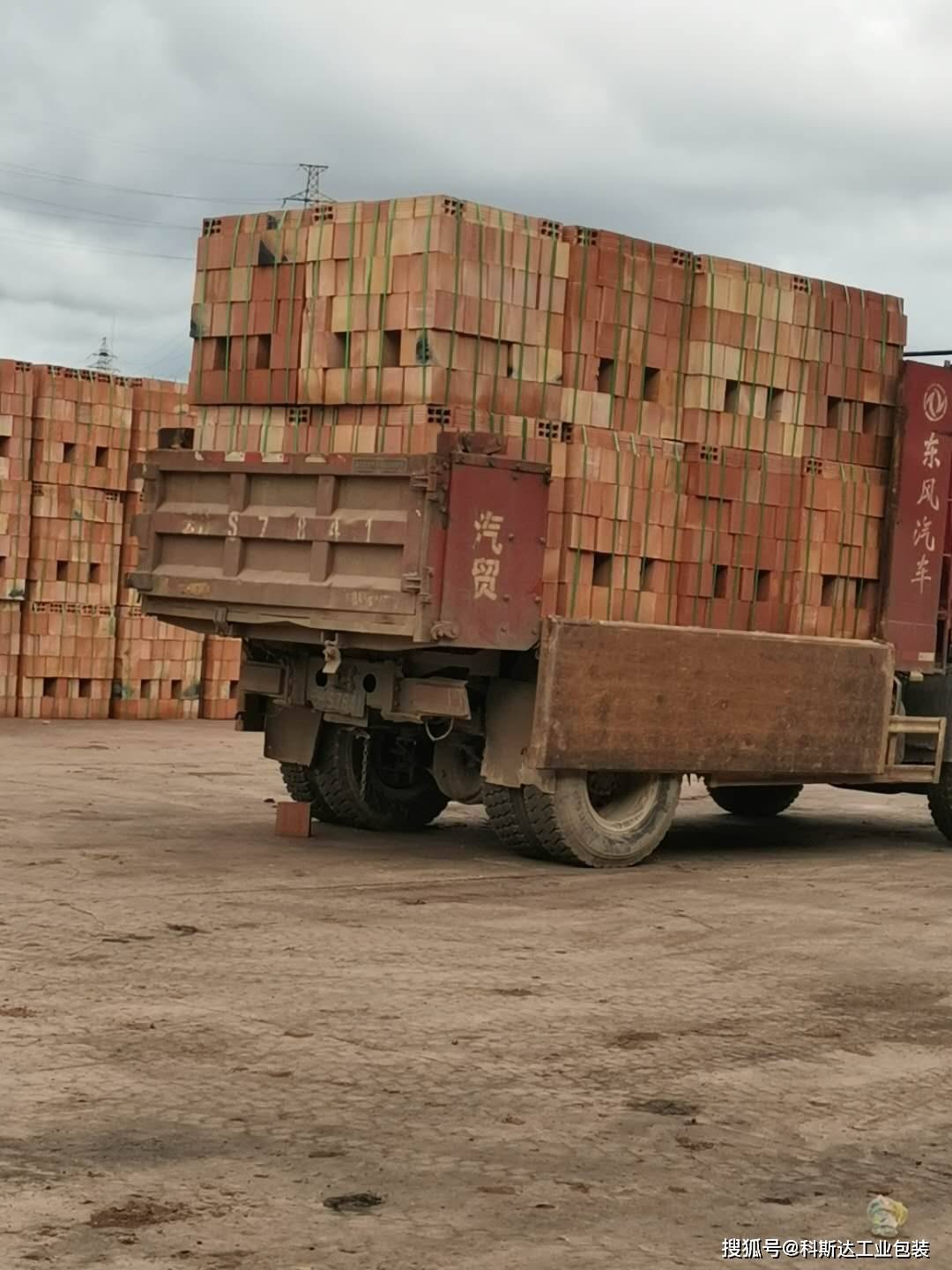 页岩砖头生产企业通过砖头打包顺利实现产业升级