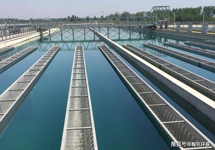 平流式沉淀池是目前我国大中型给水厂使用最广泛的一种池型.