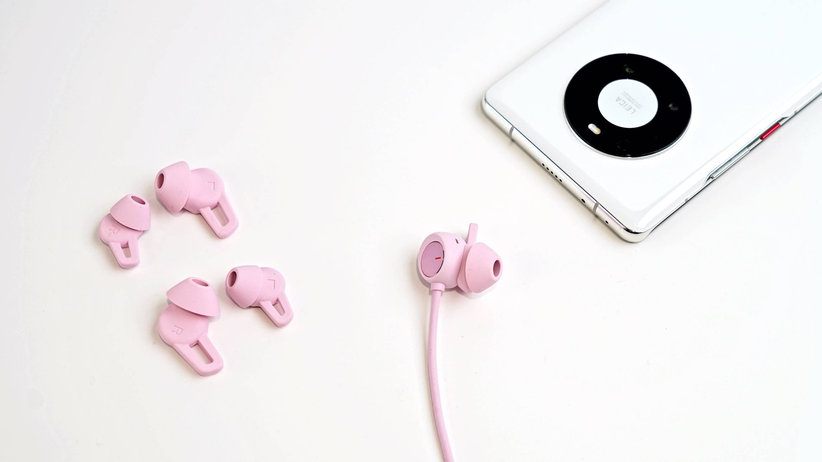 华为freelace pro新色樱语粉开箱图赏:"猛男"最爱