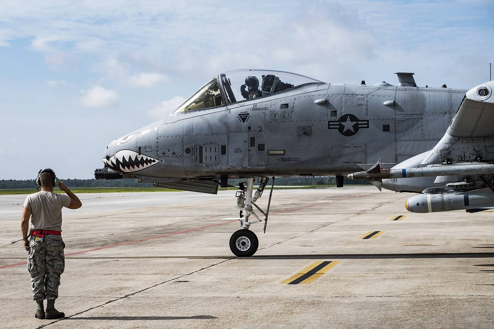 武器装备:A-10攻击机高清-搜狐大视野-搜狐新闻
