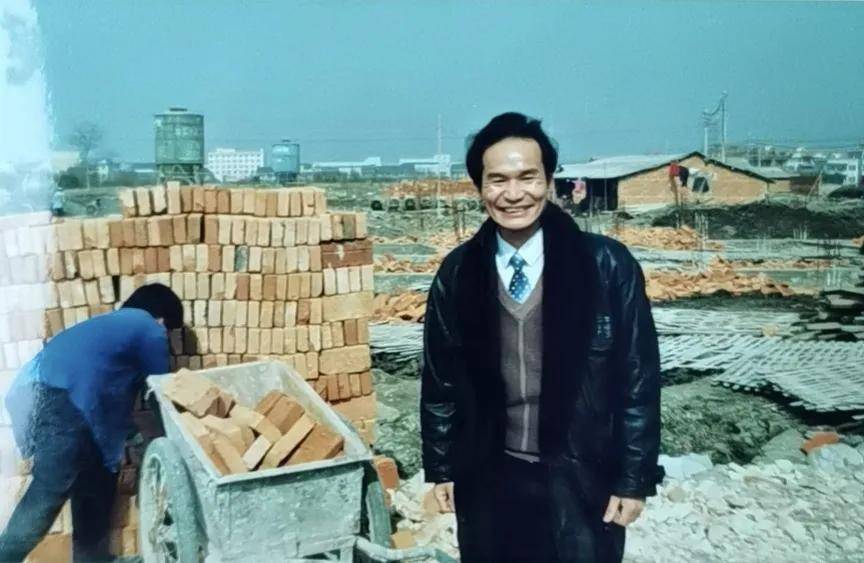 他是杭州温州村最早的建设者，也是杭州市温州商会首任党支部书记...
