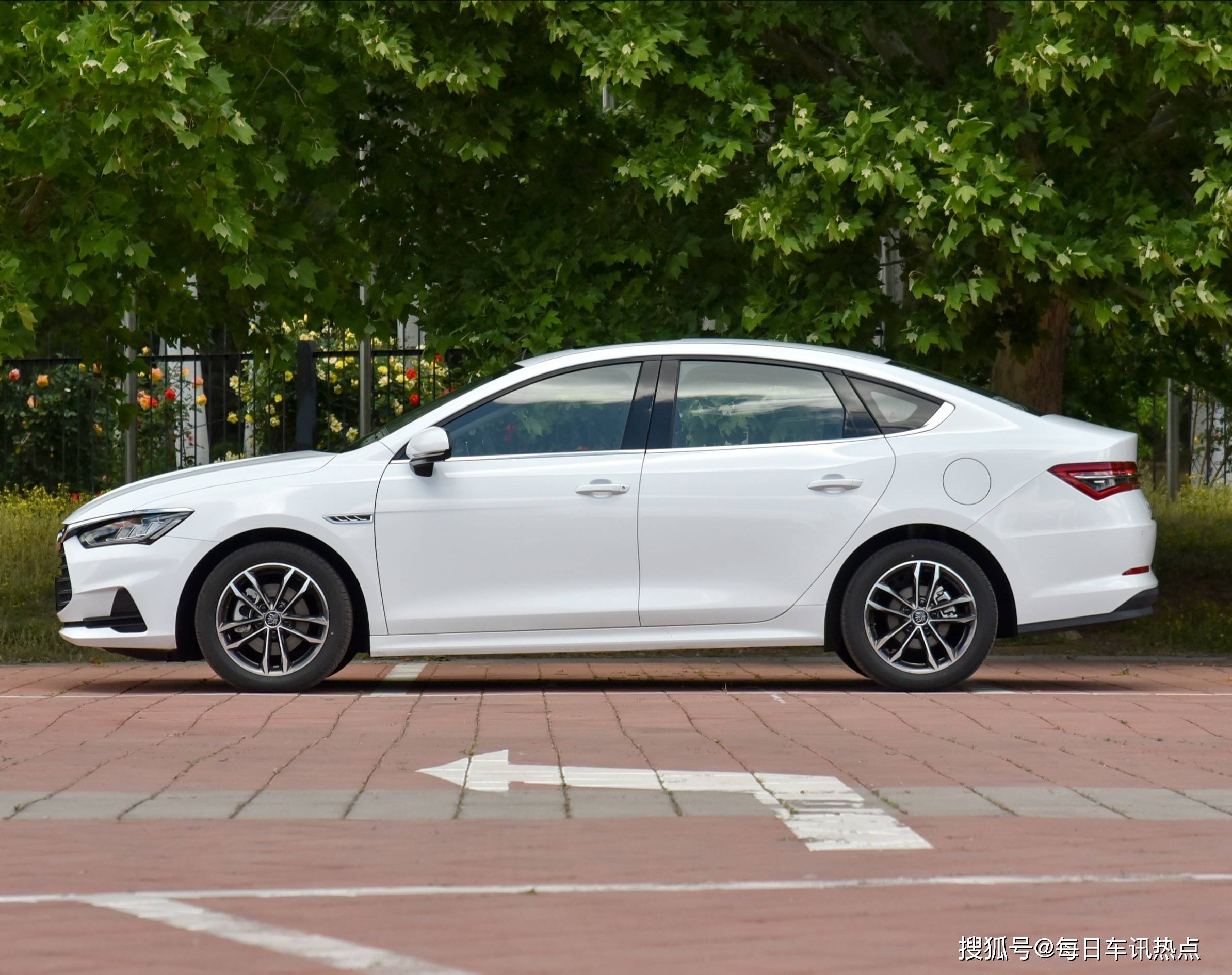 比亚迪最帅新车登场,7万配160马力,订单破万辆