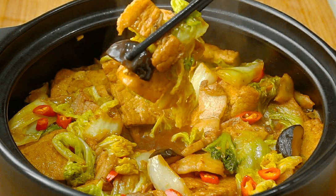 天冷就馋这锅乱炖,5种食材混在一起,营养暖身,连汤汁都不剩_手机搜狐