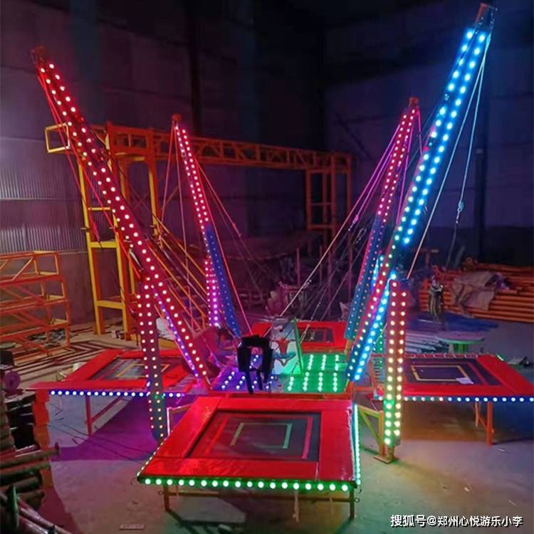 游乐园里的网红彩灯儿童钢架蹦极中小型运动玩具