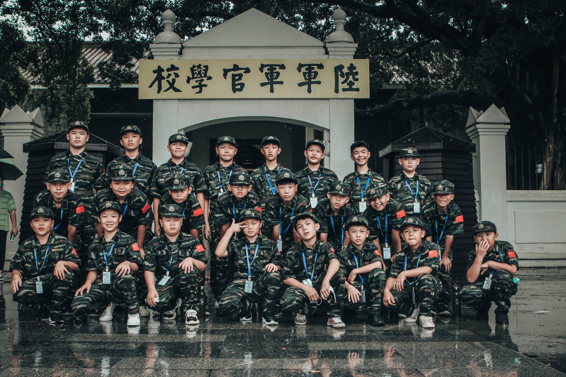黄埔军事夏令营铸军魂磨品性戒娇戒懒学感恩