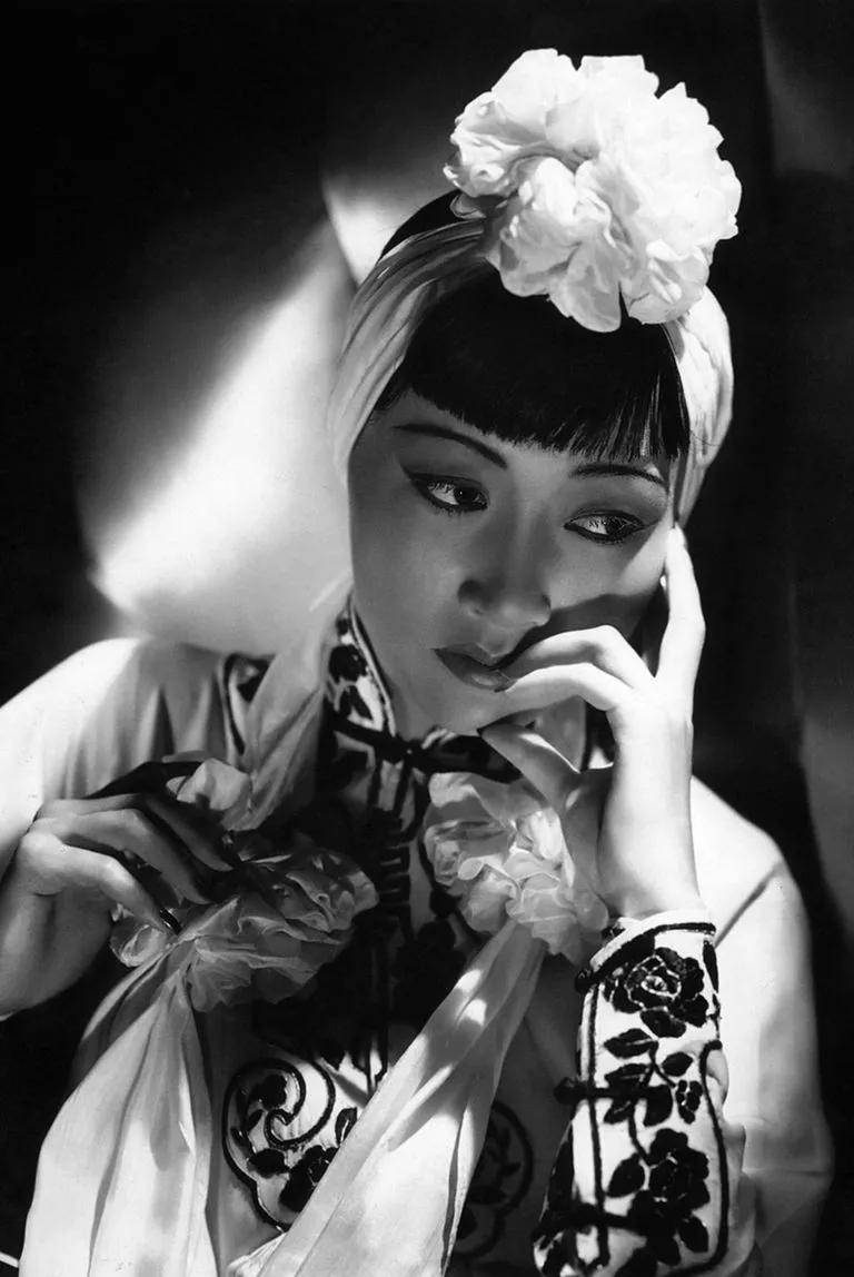 留下惊鸿一瞥的亚洲美人,一定是 100 多年前出生的这位华裔美籍演员