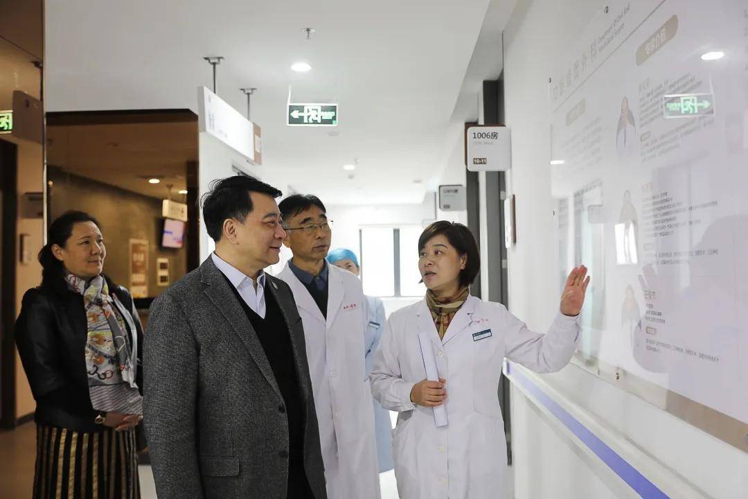 上海九院张陈平教授莅临海南口腔医院参观交流