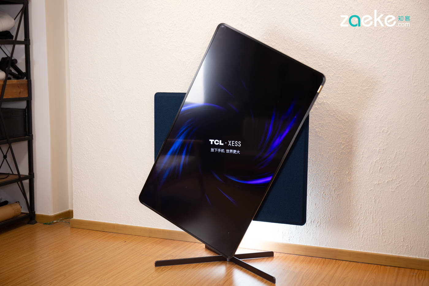 原创独竖一帜的tclxess旋转智屏a200pro可以是客厅中的巨屏手机