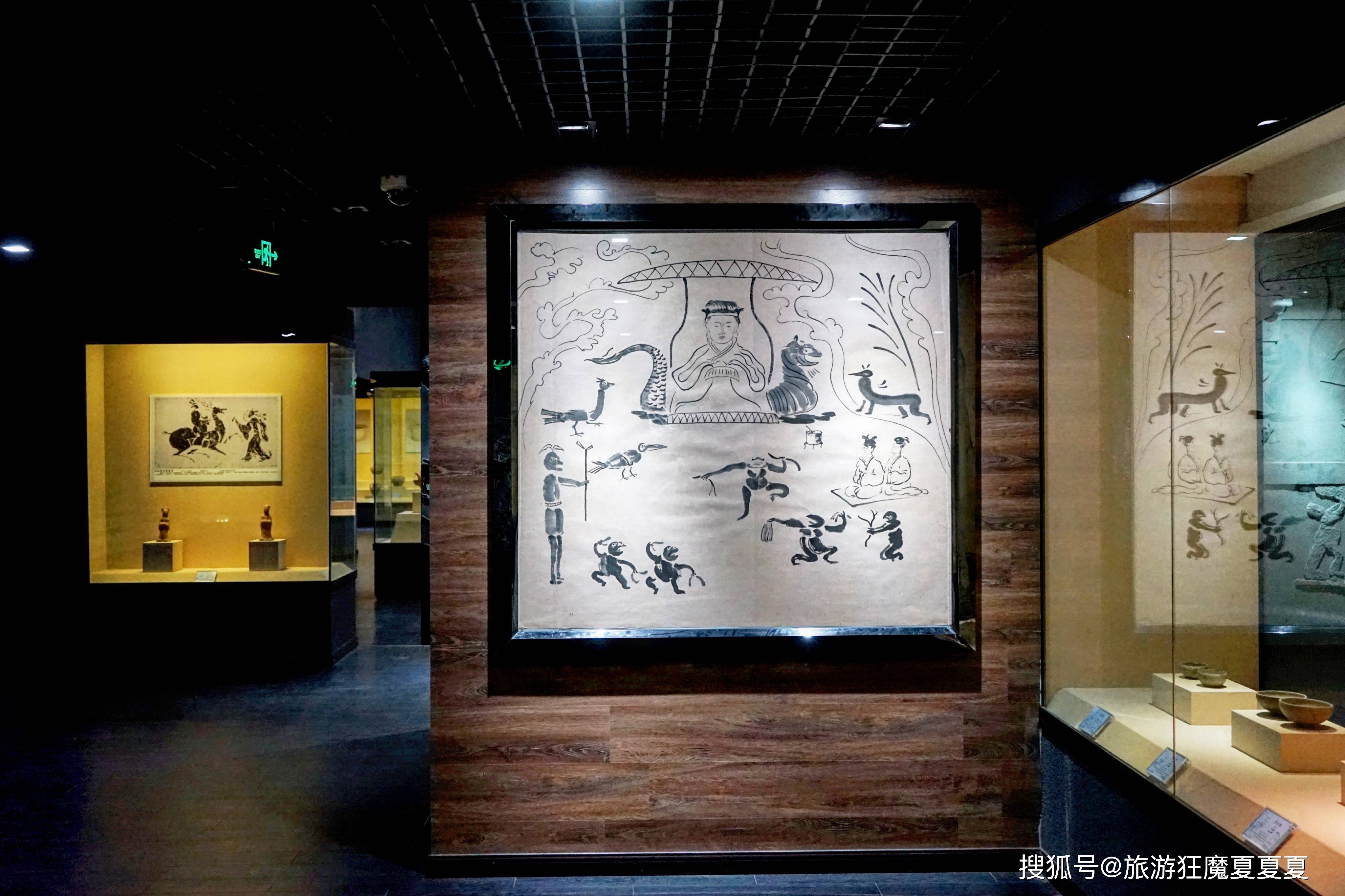 其中最特别的当属墓葬制度,古郪国人讲究"面水而居,依山而葬,因此在