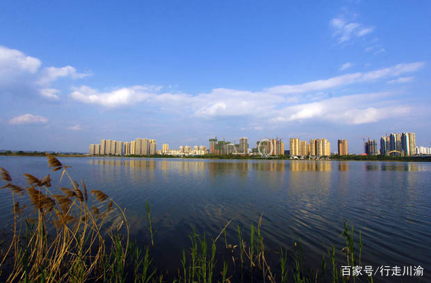 卫星上看四川的“中心”城市：总人口380万，不愧为一座宜居之城