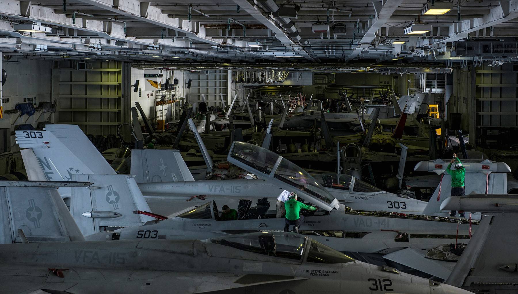 图鉴:"尼米兹"级航空母舰"里根"号机库与飞行甲板