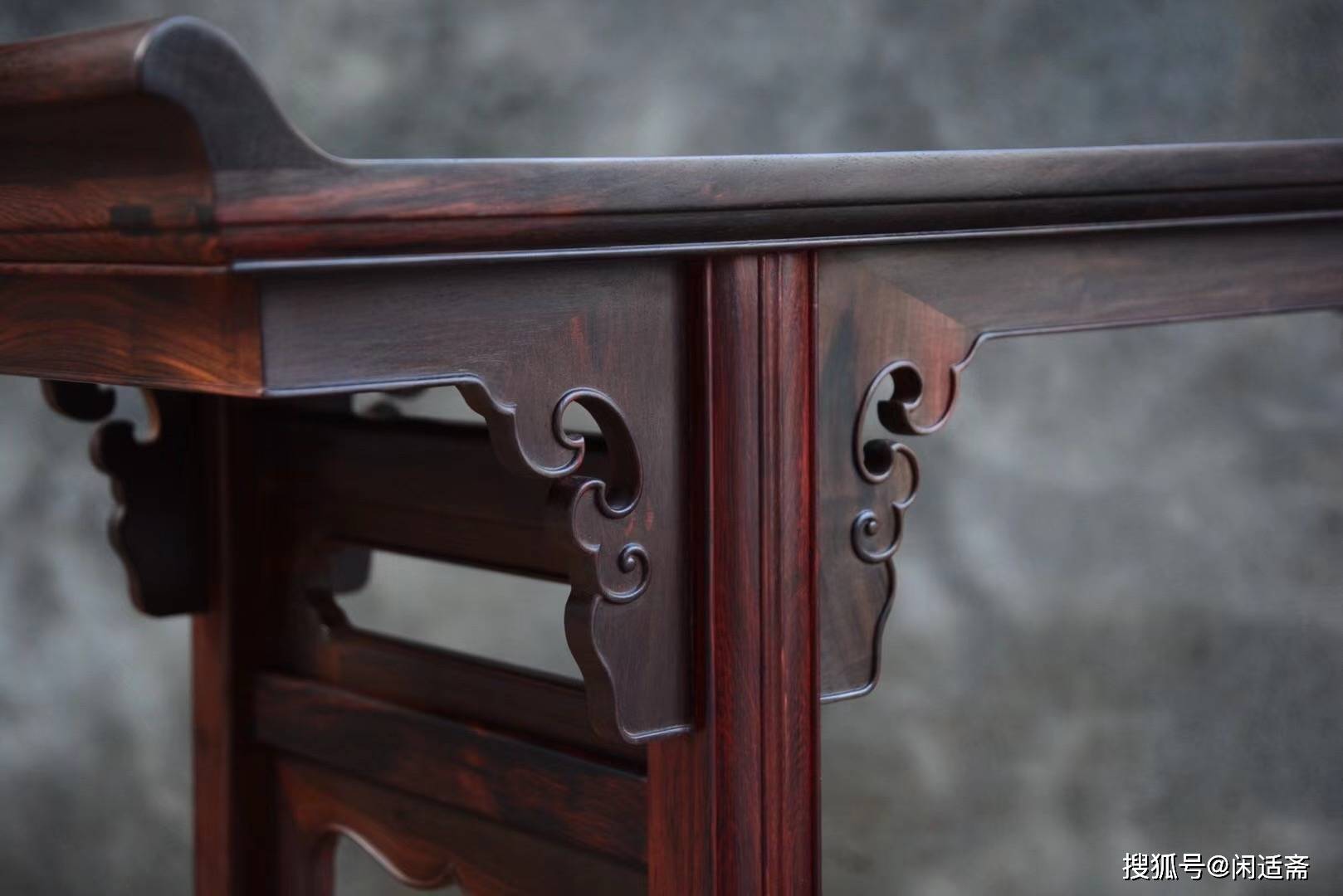 明式家具经典款大红酸枝云牙翘头案