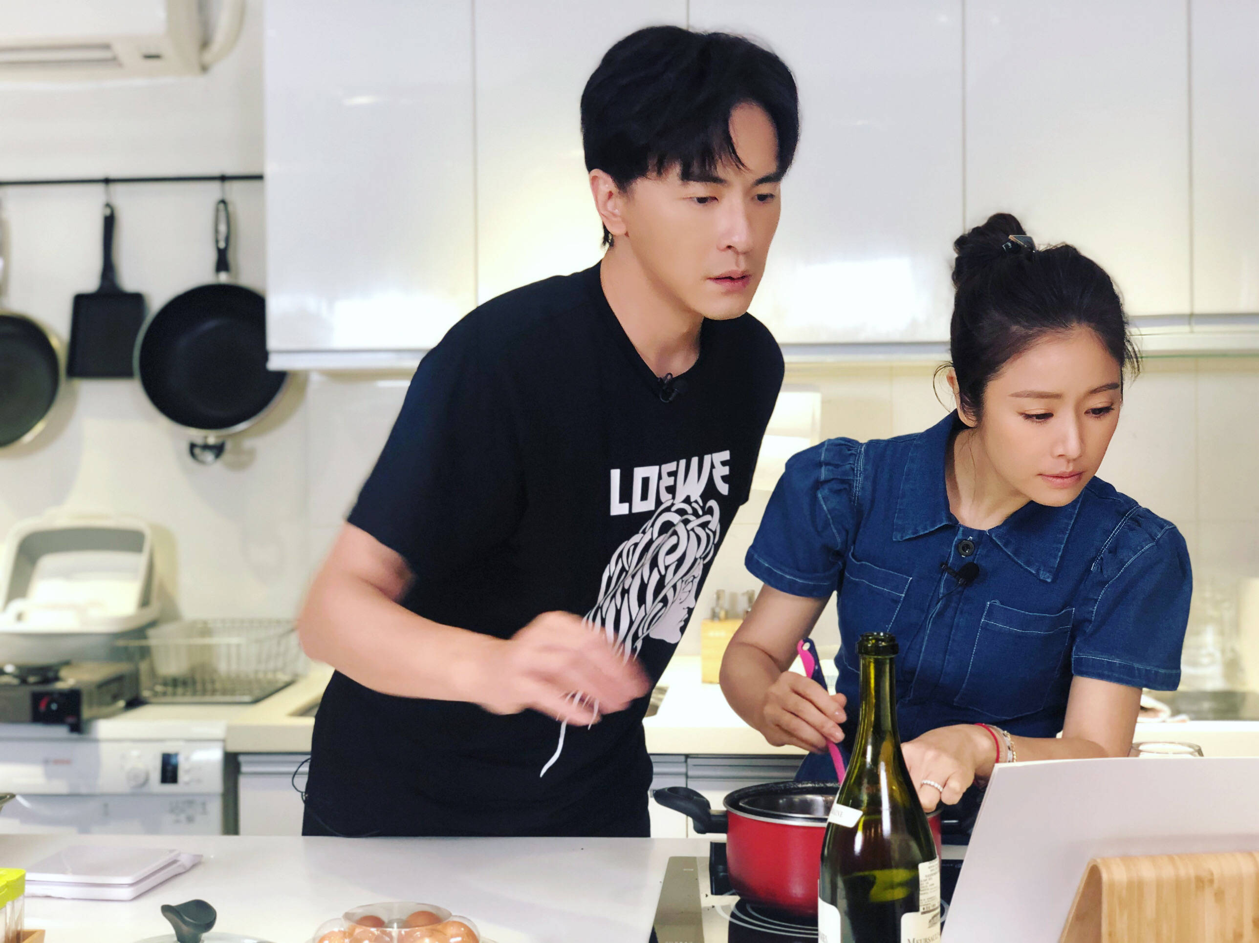 郑元畅林心如相互吐槽不专业厨房变身谈花性节目