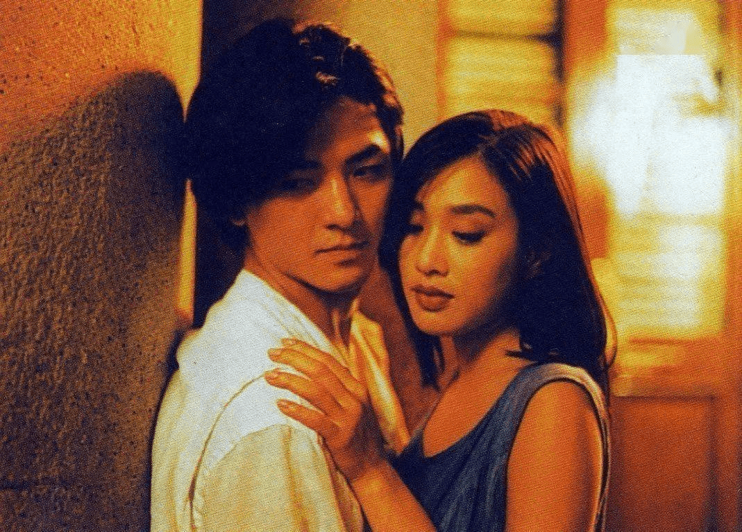 演艺圈,许多影视剧剧组和导演朝她抛来了橄榄枝,主演了几十部港产电影