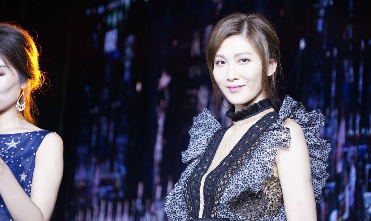 她因《回家的诱惑》而成名,嫁给内地富商后,今仍不如"林品如"