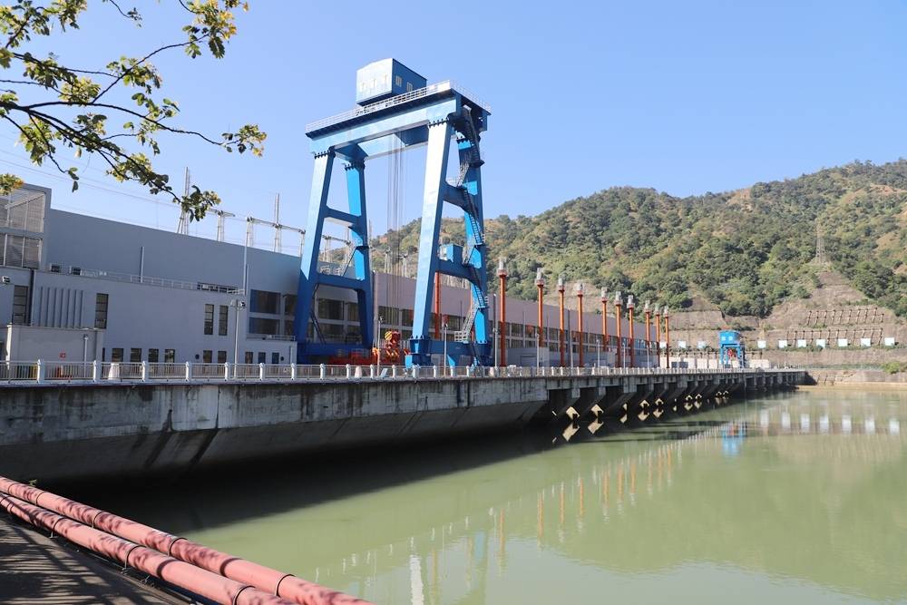 四川仁和思源实验学校党支部赴桐子林水电站,二滩水电站开展主题党日