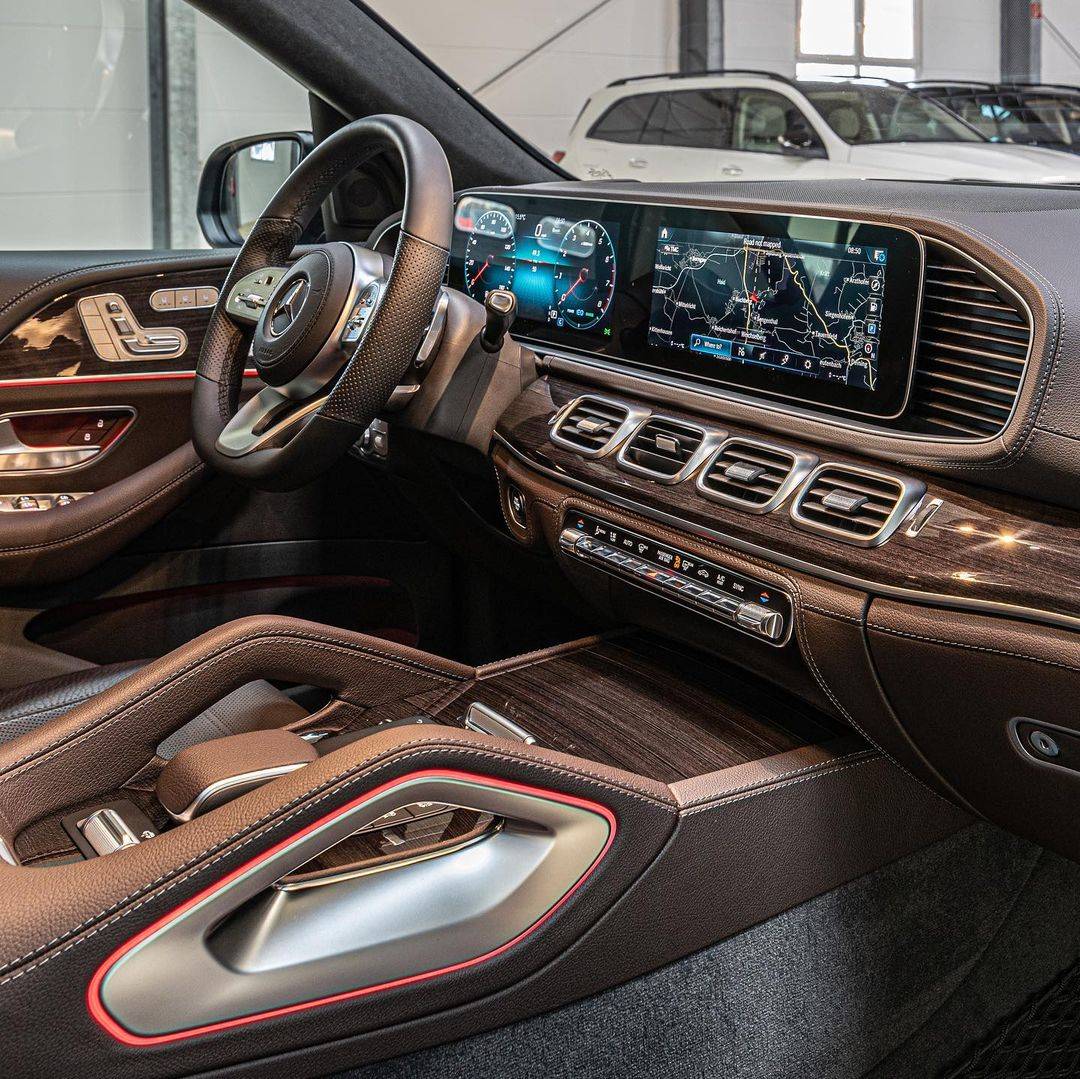 全新奔驰GLS 580实拍，外观大气、内饰豪华_新车