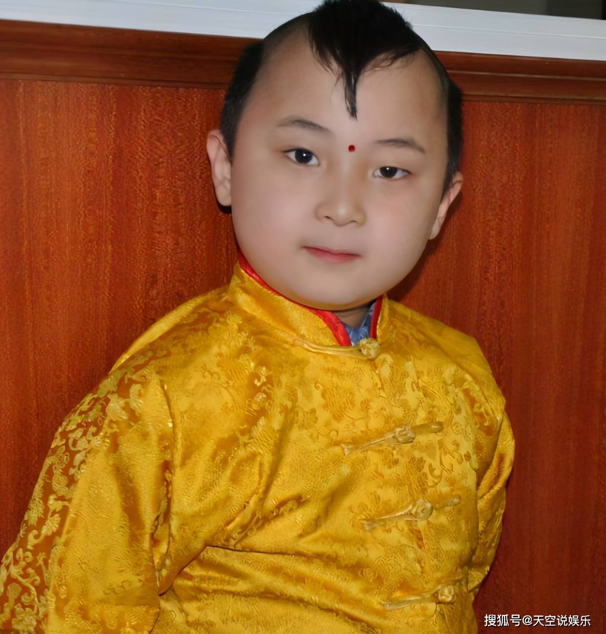 不到一年,在医院过了7岁生日,出院后都没来得及过8岁生日,邓鸣贺就