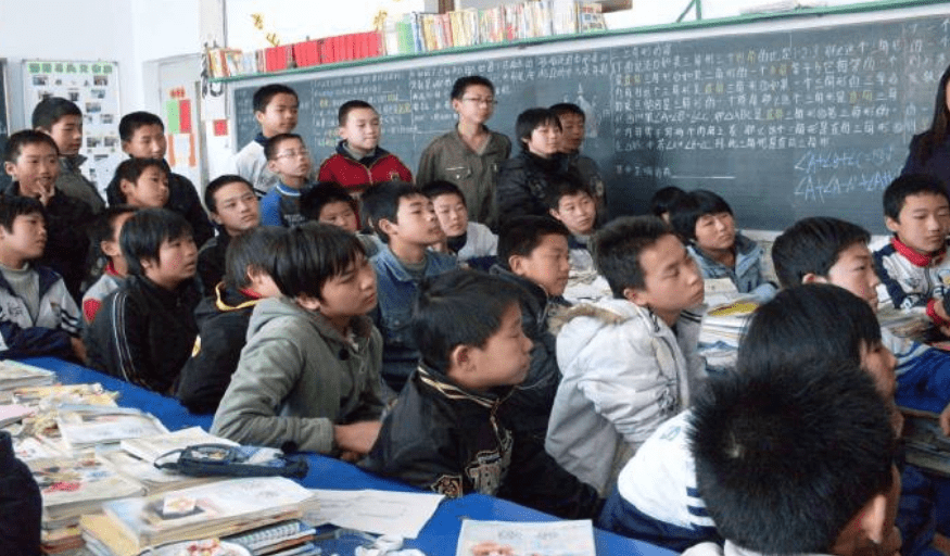 农村学校从"人满为患"到"人烟稀少",只经过30年,学生很无奈