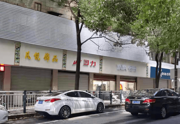 解放路的门楣店招变好看了!