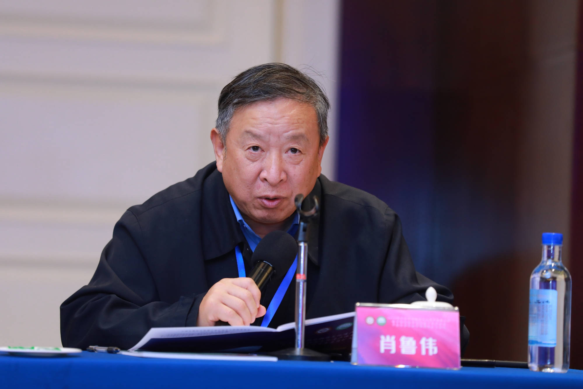 肖鲁伟副会长宣读管理办法