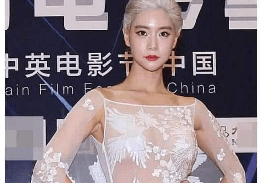 "亚洲第一美女"从未令人失望,看她的"3d透视裙",真叫人心痒痒